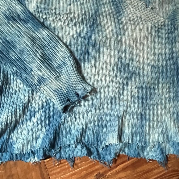 Blue Shark bite top - Picture 7 of 8